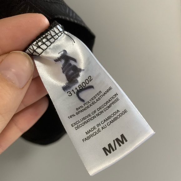 (2/$20) Champion M Black Workout top - Picture 5 of 5